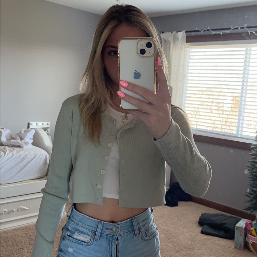 Brandy Melville cropped sweater cardigan